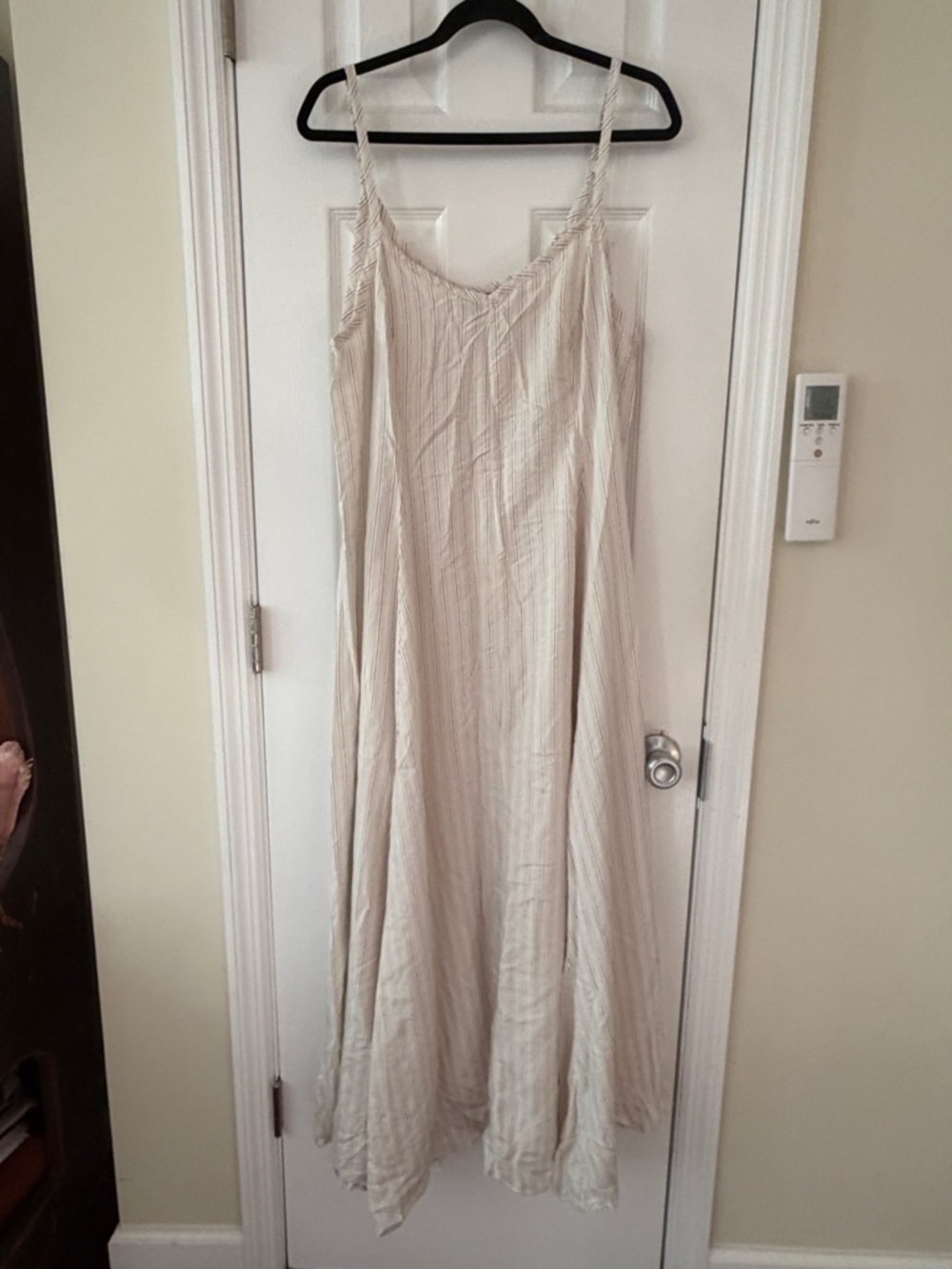 torrid Ivory Pleated Maxi Slip Dress with Spaghetti Straps - Picture 4 of 6